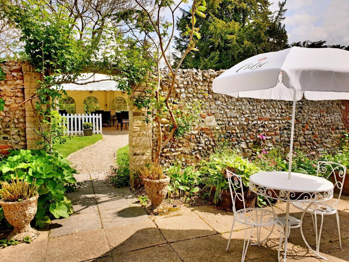 The Crown House Inn Great Chesterford Eksteriør bilde
