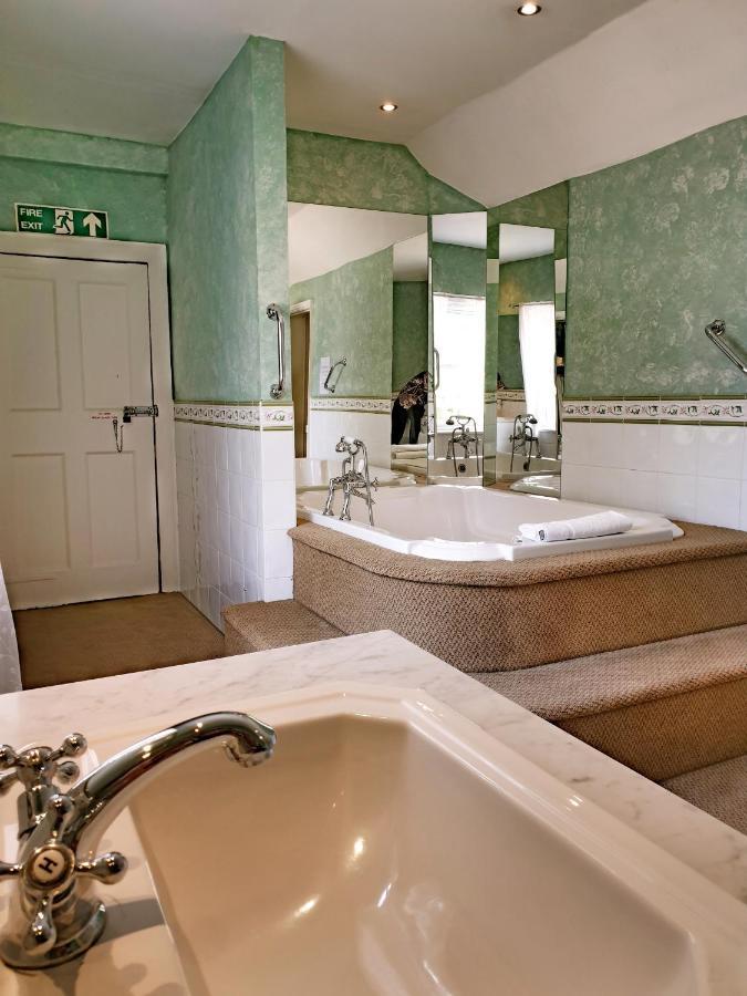 The Crown House Inn Great Chesterford Eksteriør bilde